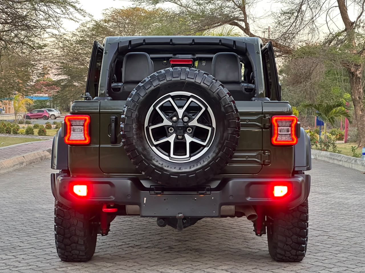 Jeep Wrangler Rubicon thumbnail 9